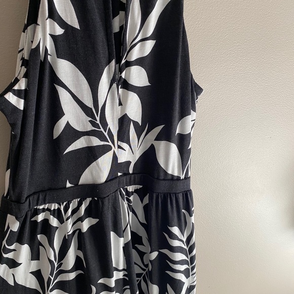 Women’s Black And White Floral Dress - Picture 5 of 6